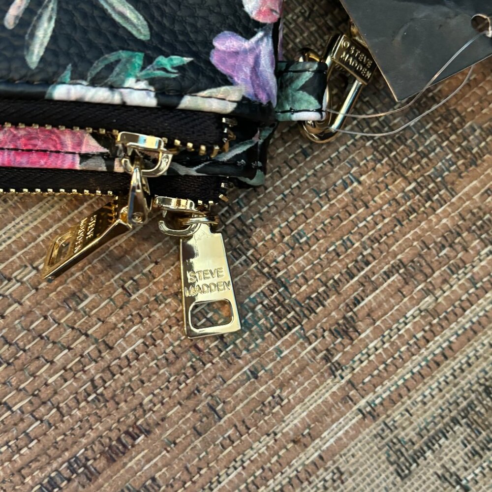 Steve Madden Floral Wristlet - NWT - Picture 10 of 11